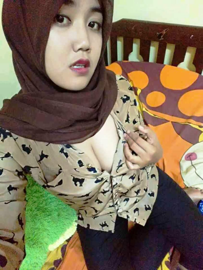 Viral Ibu !!!Cewek Hijab Hanya Memakai Bra Top Global 2026
